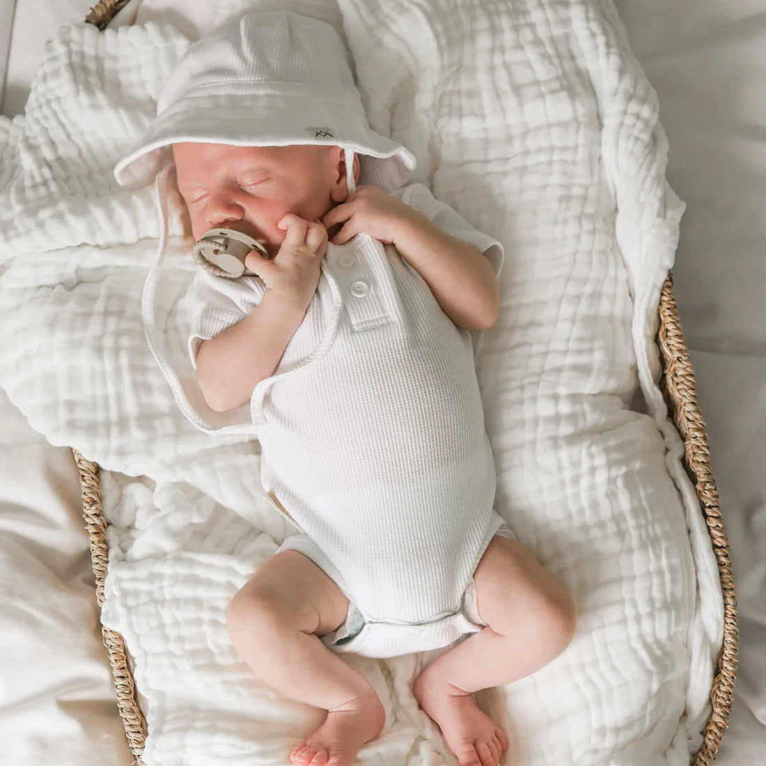 3 Little Crowns - Summer Bodysuit & Sunhat | White