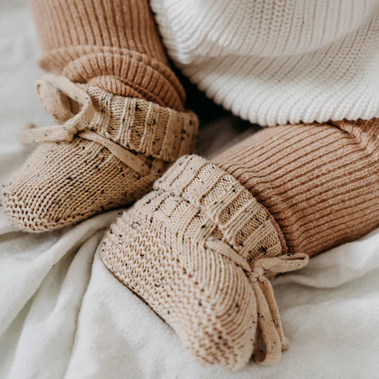 Lilla Hjärtat - Organic Knitted Booties | Sand Speckle